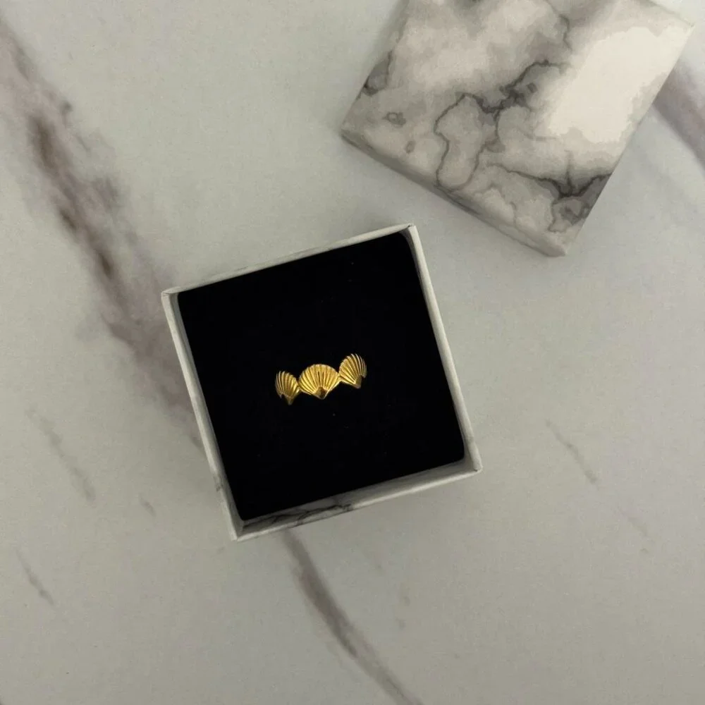 SKU:0052‎ gold ring With shells made of high-quality materials stainless steel